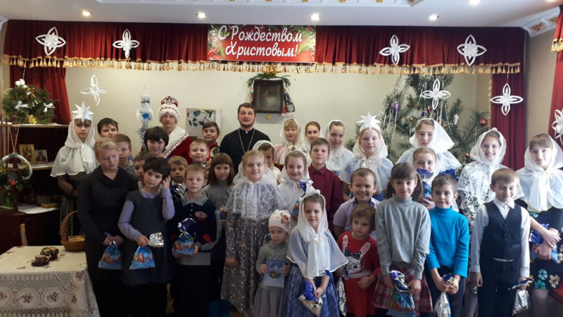 В воскресной школе «Красное солнышко» при храме Иоанна Предтечи станицы Боковской состоялся рождественский концерт
