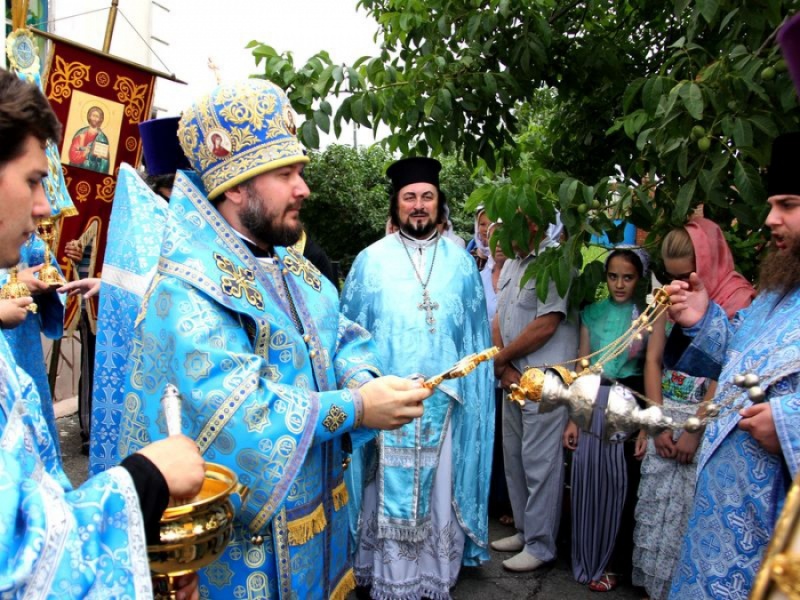Престольное торжество в честь Божией Матери ради чудотворной иконы Её Казанской в гуковском храме возглавил Преосвященнейший епископ Симон