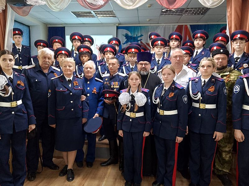 В Каменском казачьем кадетском корпусе имени генерала Ф.П. Денисова состоялась встреча с бойцом СВО