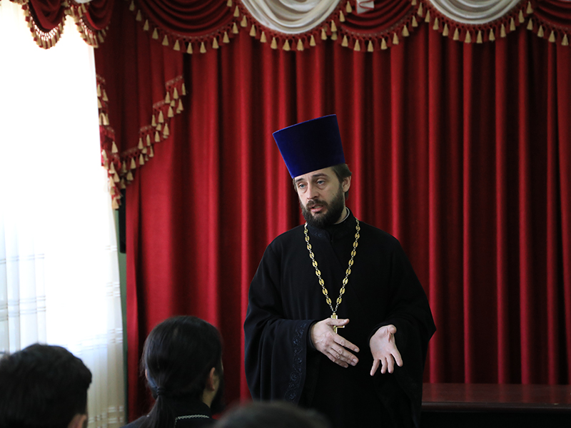 В Шахтинской епархии ведется подготовка к повышению образовательного уровня сотрудников церковных лавок. Комментарий председателя епархиального Отдела религиозного образования и катехизации протоиерея Сергия Яценко