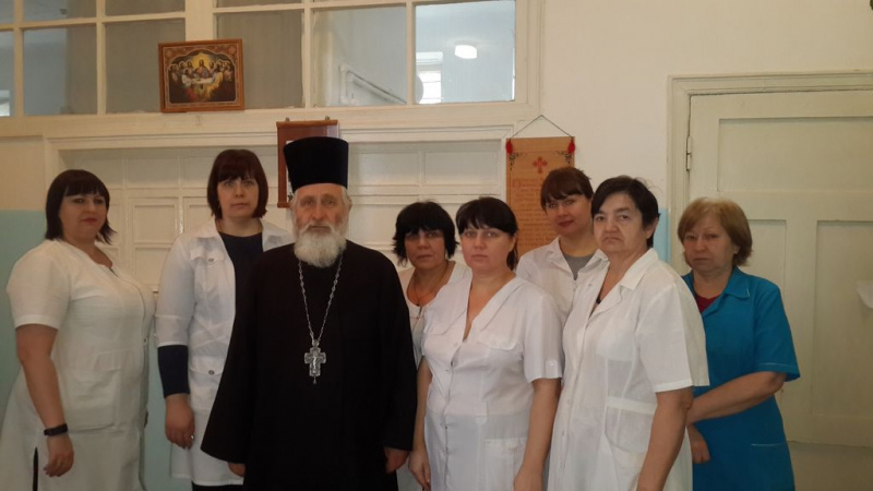 Настоятель Вознесенского храма г. Шахты протоиерей Николай Уваров с пастырским визитом посетил Дом сестринского ухода