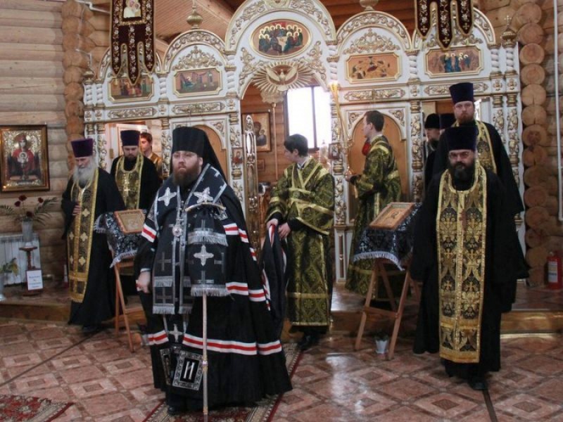 Епископ Шахтинский и Миллеровский Игнатий совершил чтение Великого канона преподобного Андрея Критского в Екатерининском храме г. Красный Сулин