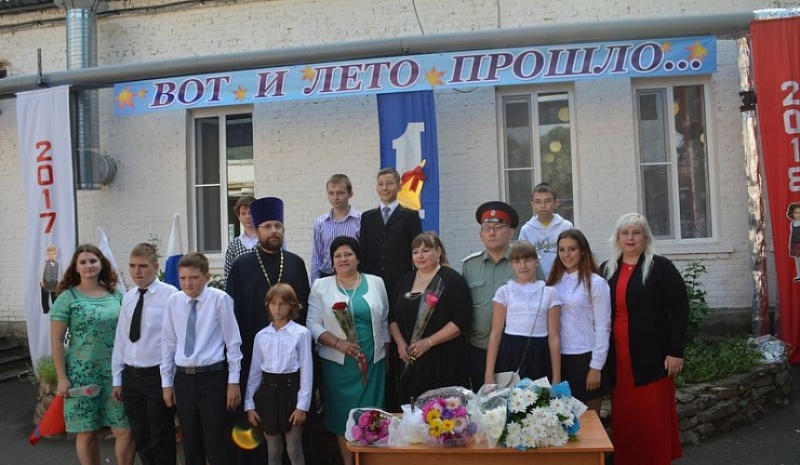 «Урок Мира» в День знаний для учеников школы № 15 провел протоиерей Виталий Крейдич