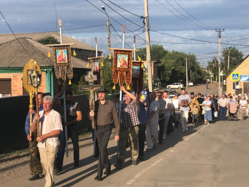 По благословению епископа Шахтинского и Миллеровского Симона храмы и молитвенные дома Верхнедонского благочиния посетили святыни