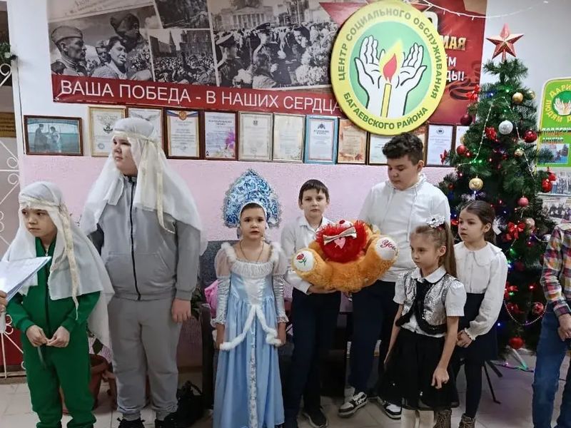 Прихожане храма святителя Николая станицы Багаевской побывали в гостях у постояльцев Центра социального обслуживания   
