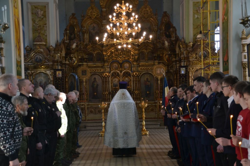 В Свято-Успенском храме станицы Гундоровской состоялась траурная панихида по погибшим в годы расказачивания