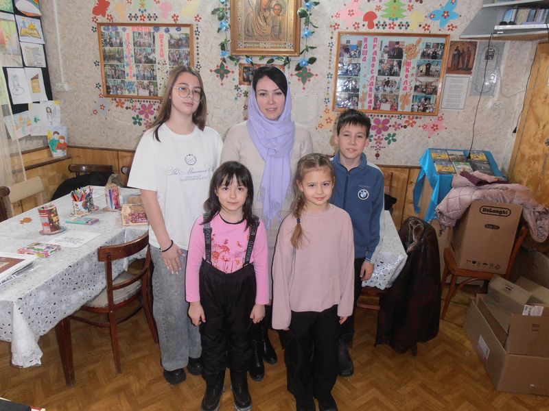 Познавая смысл Крещения: уроки и чаепитие в воскресной школе «Радость»