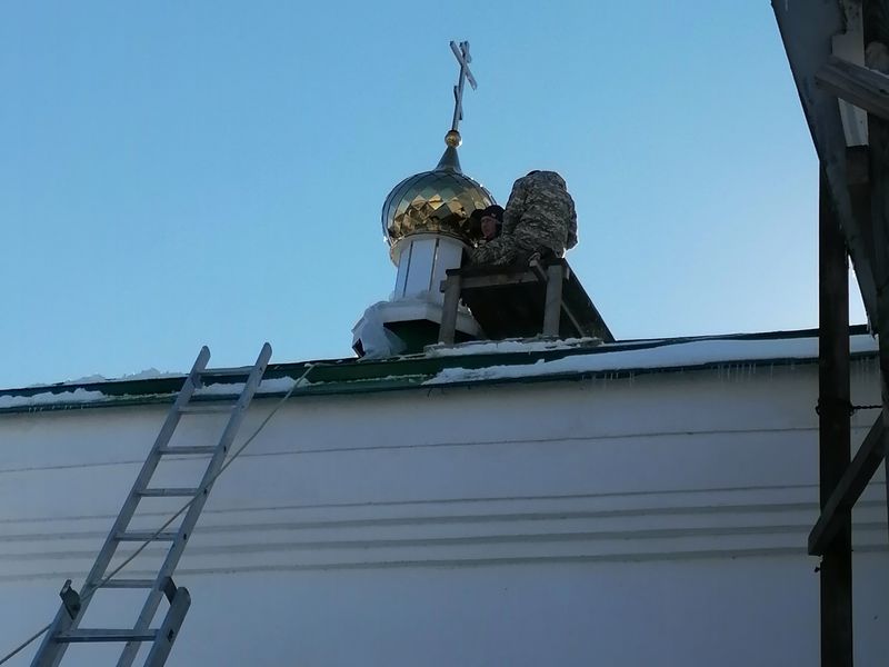 В Вешенской освятили новый купол для алтарной части Архангельского храма