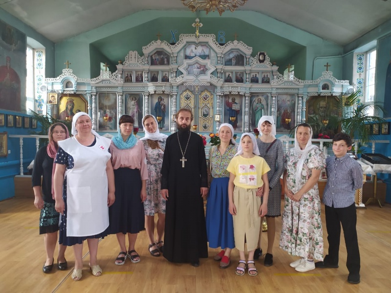 В храме Архистратига Михаила пос. Каменоломни Октябрьского района состоялась встреча благочинного приходов Нижнедонского округа с активом семейного молодежного клуба «Верность»