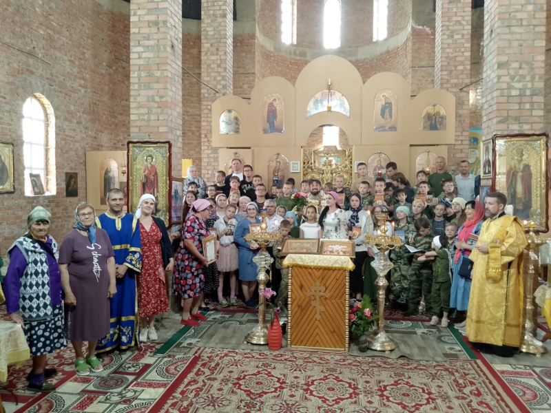 Божественная литургия в день всех Святых в Никольском храме слободы Кашары 