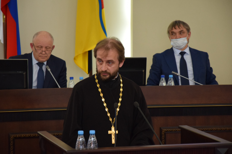 Благочинный Александровск-Грушевского округа принял участие в 4-м пленарном заседании Общественной палаты города Шахты четвертого созыва