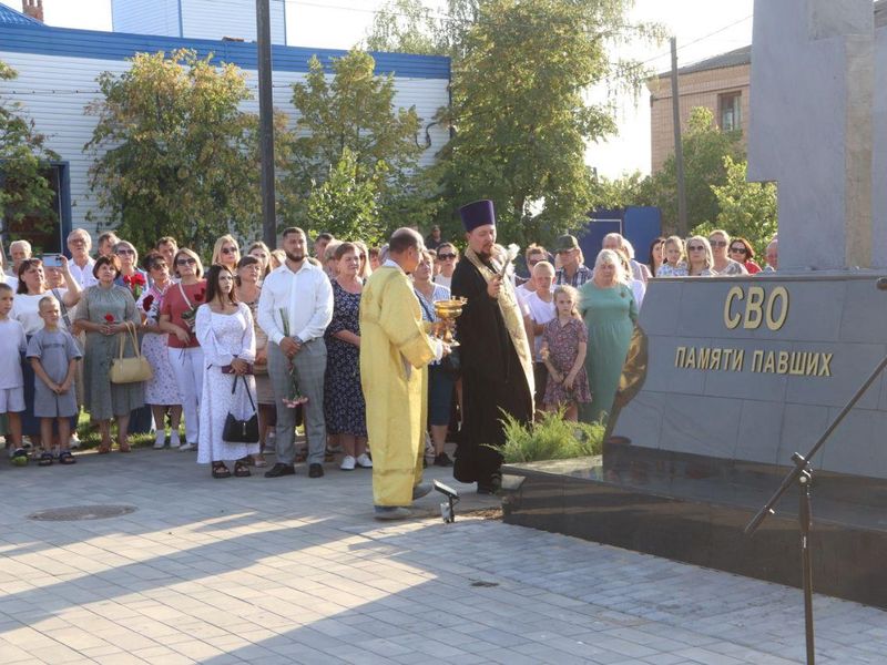 Освящение памятного знака «СВО. Памяти павших» состоялось в Шолоховском районе