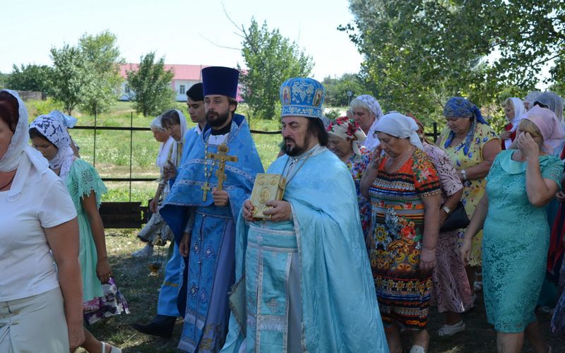 В день памяти Смоленской иконы Божией Матери в станице Заплавской Октябрьского района прошли праздничные торжества