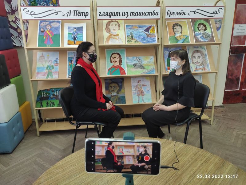 Открытие выставки детских рисунков «А Петр глядит из таинства времен» состоялось в МБУК г. Шахты ЦГБ им. А.С. Пушкина.