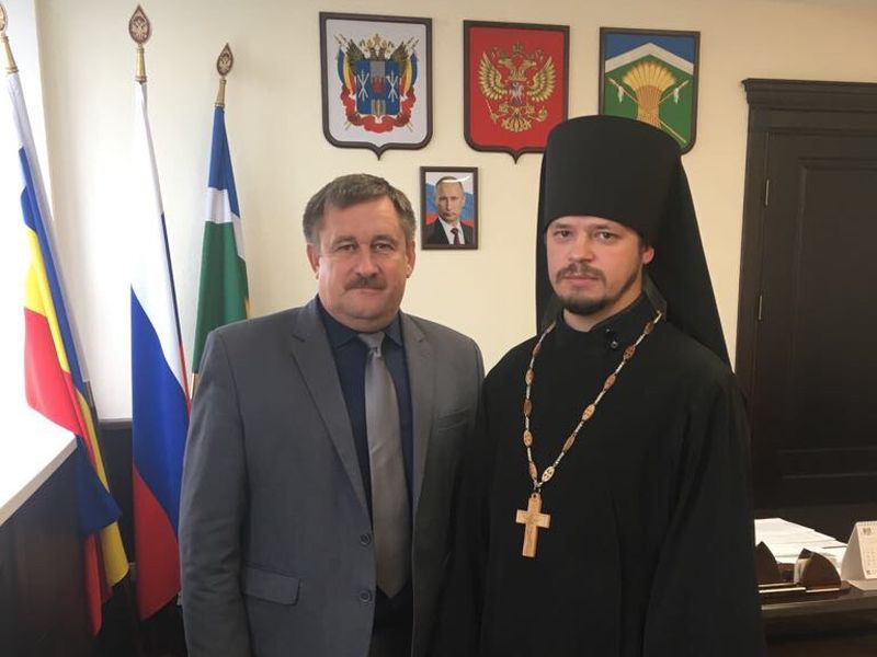 В администрации слободы Кашары прошла встреча иеромонаха Никона (Синюшкина) с избранным главой Кашарского района