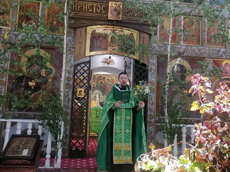 Праздник Святой Троицы в храме Архистратига Михаила станицы Вешенской