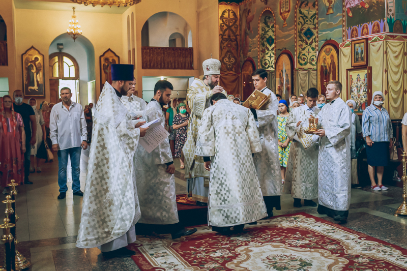 В праздник Преображения Господа Бога и Спаса нашего Иисуса Христа Преосвященнейший епископ Симон совершил Божественную литургию и диаконскую хиротонию