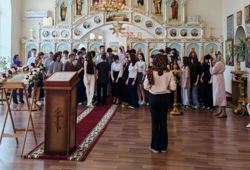 День единства духа и знаний: в домовом храме при ИСОиП города Шахты отметили престольный день и благословили учеников на предстоящие экзамены