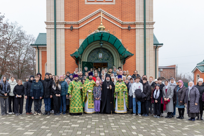 Престольный праздник в храме святого благоверного князя Александра Невского города Шахты
