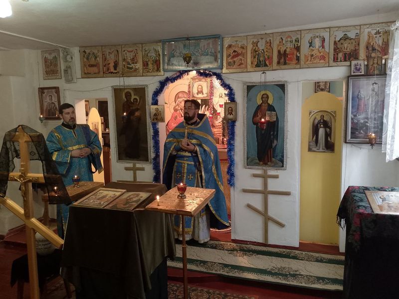 В Преображенском храме села Лысогорка в неделю Преподобной Марии Египетской состоялось таинство Елеосвящения и Божественная литургия