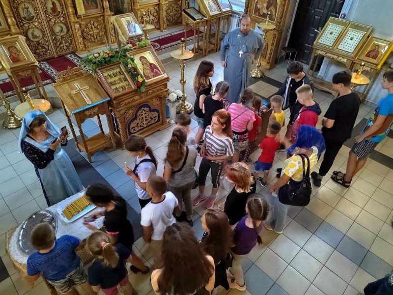 В Донском храме г. Новошахтинска встретили детей из Северодонецка