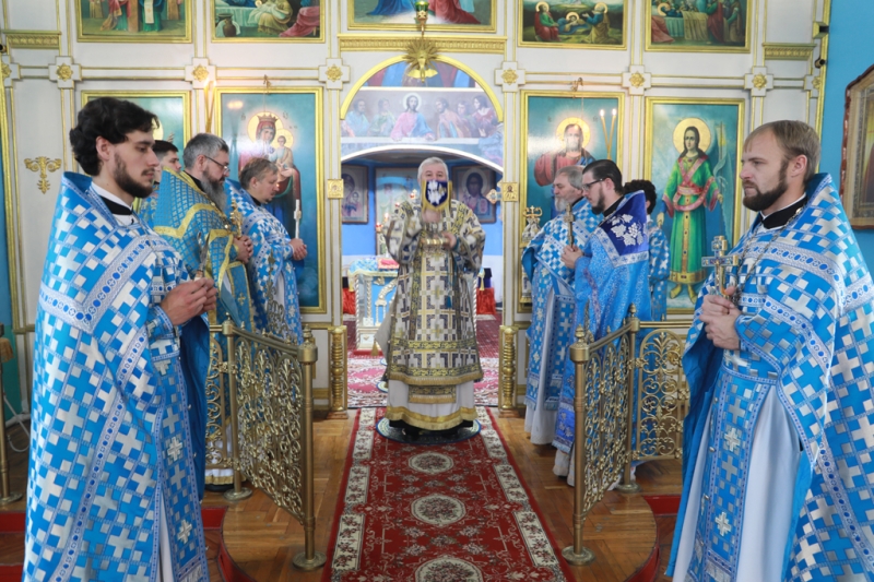 Престольное торжество в честь образа Божией Матери Казанской в гуковском храме возглавил Преосвященнейший епископ Симон