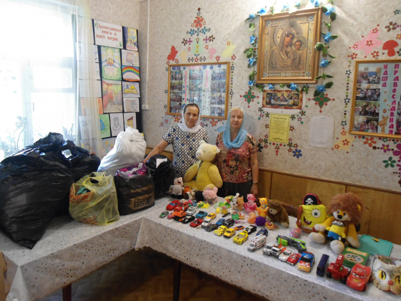 Добровольцы «Общины Милосердия» собрали и передали нуждающимся многодетным семьям необходимые вещи