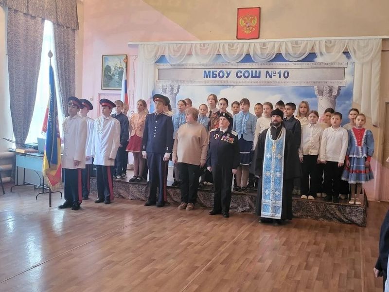 Праздник посвящения в казаки  состоялся в казачьей школе Красного Сулина