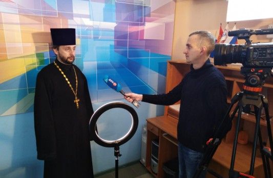 Благочинный приходов Нижнедонского округа поздравил жителей Октябрьского района с днем памяти Архистратига Михаила