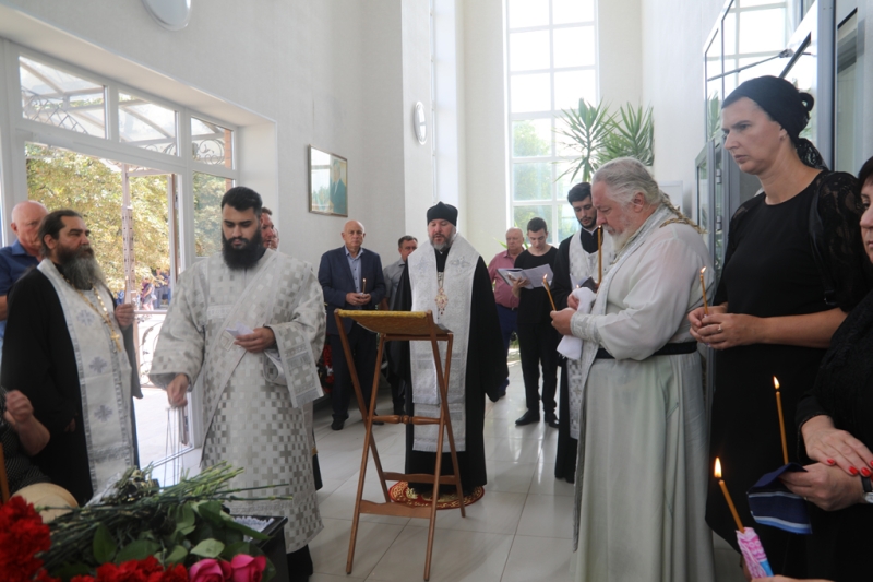 Преосвященнейший епископ Симон совершил отпевание известного ученого-селекционера, почетного гражданина Ростовской области Анатолия Ивановича Грабовец