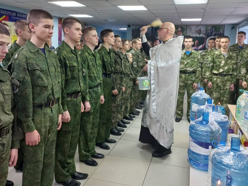 В праздник Крещения Господня иерей Евгений Поцелуев посетил кадетский казачий корпус