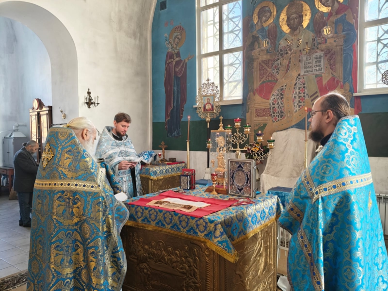 Соборное богослужение состоялось в Красном Сулин в праздник Покрова Пресвятой Богородицы 