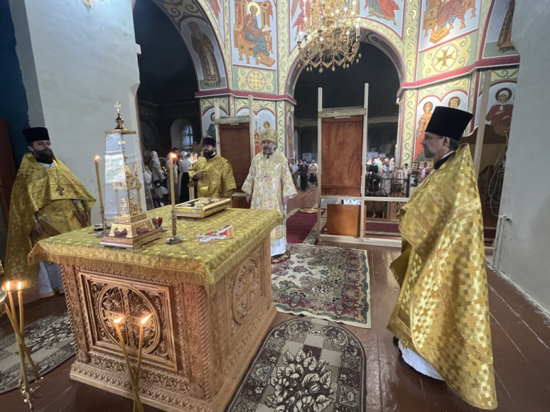 Божественная литургия в храме святителя Алексия Московского станицы Бессергеневской