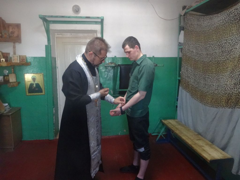 Иерей Евгений Поцелуев совершил таинство Крещения заключенного СИЗО 4 г. Шахты