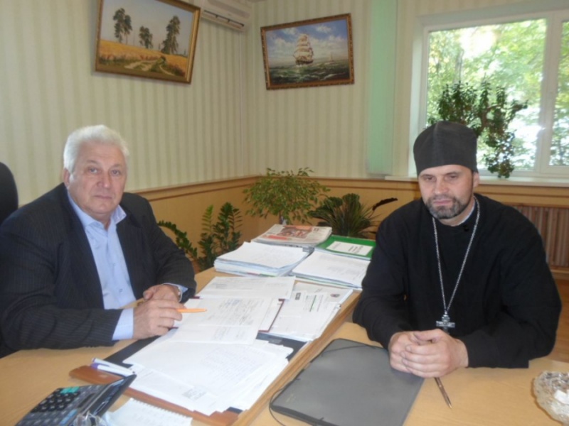 Иеромонах Максим (Думановский) провел встречу с Председателем Законодательного Собрания Чертковского района