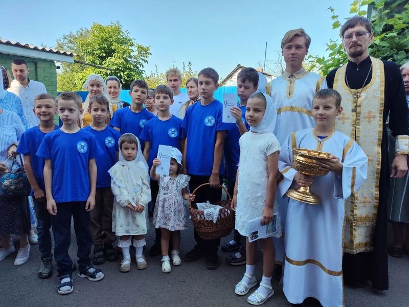 В праздник Преображения Господня в храме поселка Каменоломни прошла миссионерская акция для прихожан