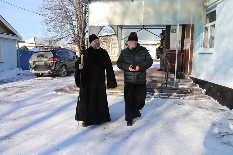 Епископ Симон совершил рабочий визит в Покровский храм города Новошахтинска