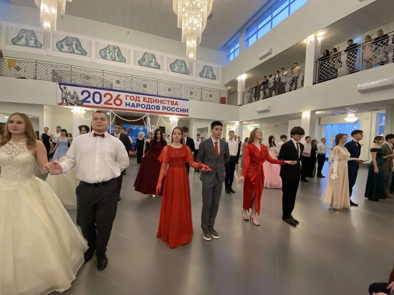 В Донецке прошел настоящий бал для православной молодежи