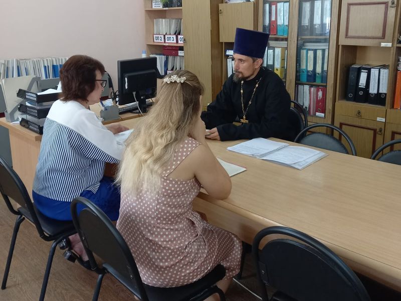 Иерей Иоанн Трофимов посетил Сектор организационного обеспечения деятельности комиссии по делам несовершеннолетних при Департаменте образования