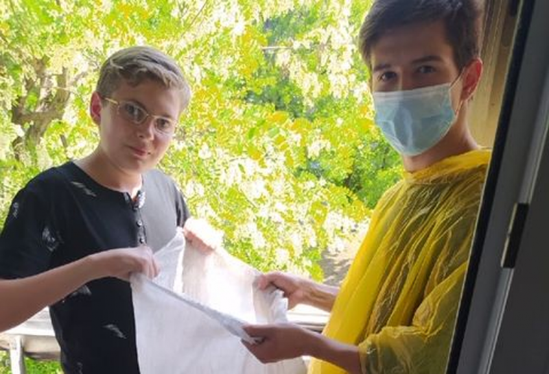 Молодежный отдел Донецкого благочиния и волонтеры отряда «Доброхоты» оказали помощь в наведении порядка