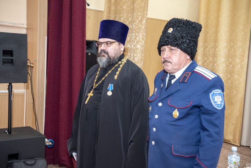 Протоиерей Василий Хадыкин награжден медалью «За усердие в службе» на Совете атаманов Донецкого округа ВКО ВВД