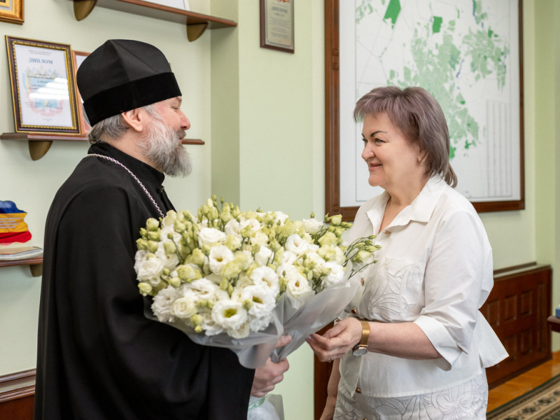 Преосвященнейший епископ Симон поздравил главу Администрации города Шахты с днем рождения