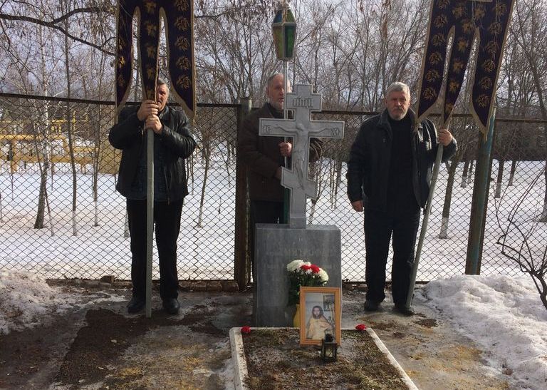 В Свято-Успенском храме архиерейского подворья г. Донецка было совершено заупокойное Богослужение