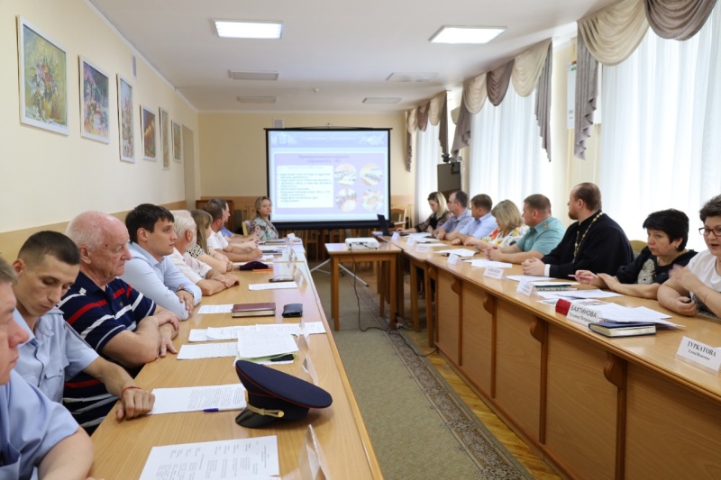 Протоиерей Роман Амплеев принял участие в заседании антинаркотической комиссии города Новошахтинска