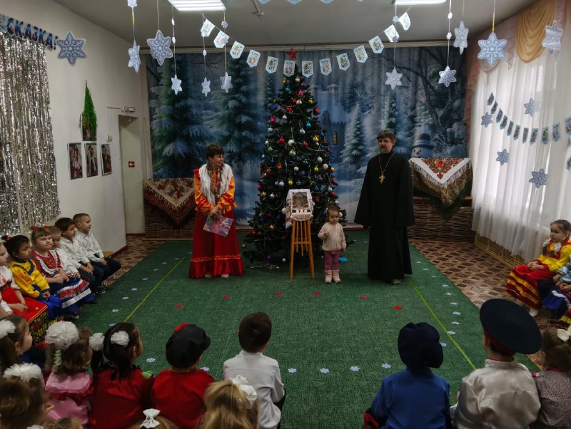 В детском саду станицы Заплавской прошел утренник, посвященный дню святителя Николая Чудотворца. 