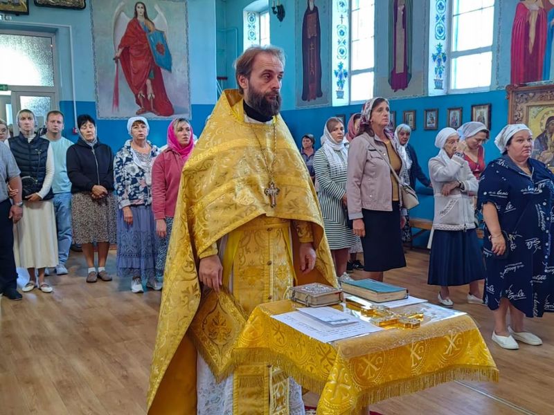 В храмах Нижнедонского благочиния прошли молебны о Святой Руси 