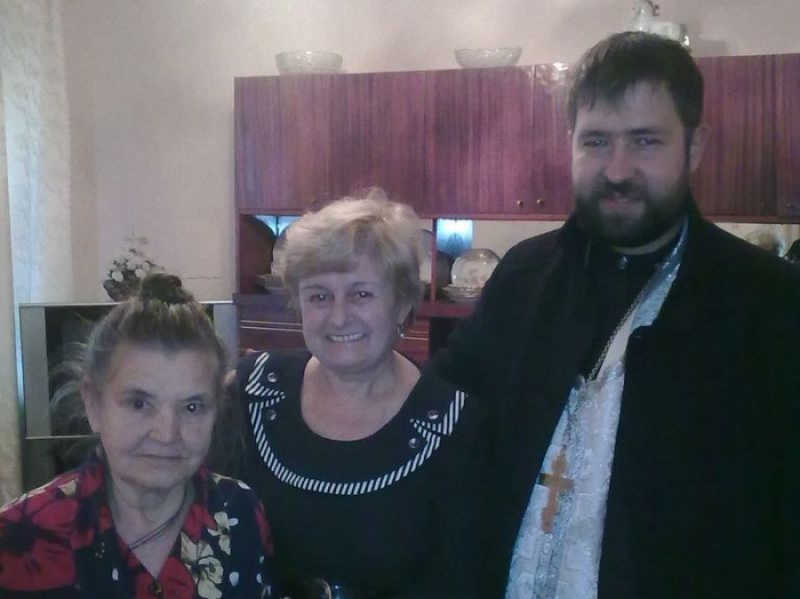 Прихожане и настоятель Одигитриевского храма пос. Таловый посетили больных прихожан в день Христова Рождества
