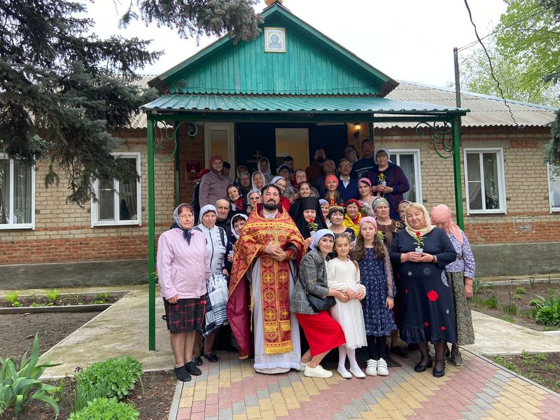 В Никольском храме сл. Кашары поздравили женщин с днем святых жен-мироносиц