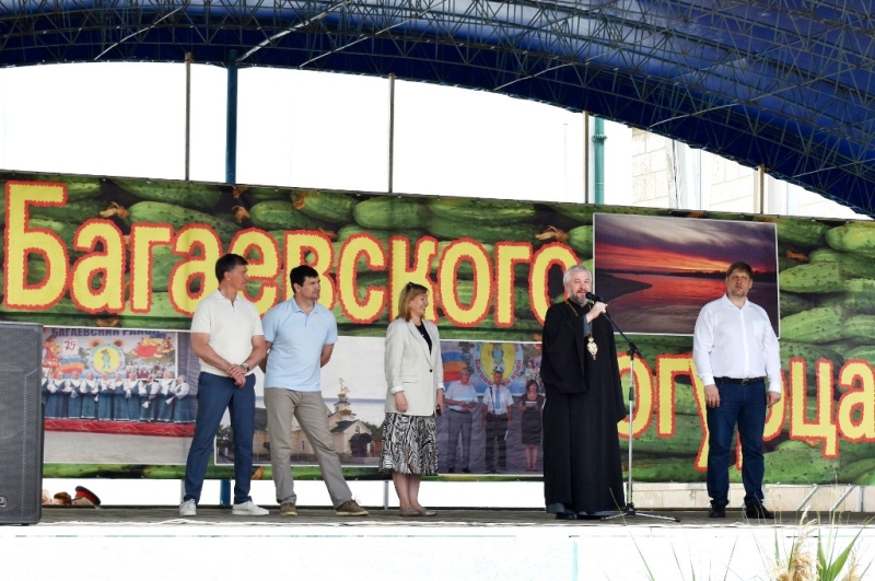 Преосвященнейший епископ Симон принял участие в традиционном празднике Ростовской области «Дне Багаевского огурца»