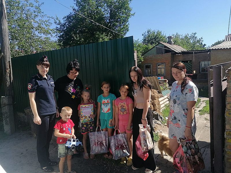 Акция «Поможем собраться в школу» вновь проводится в Новошахтинске